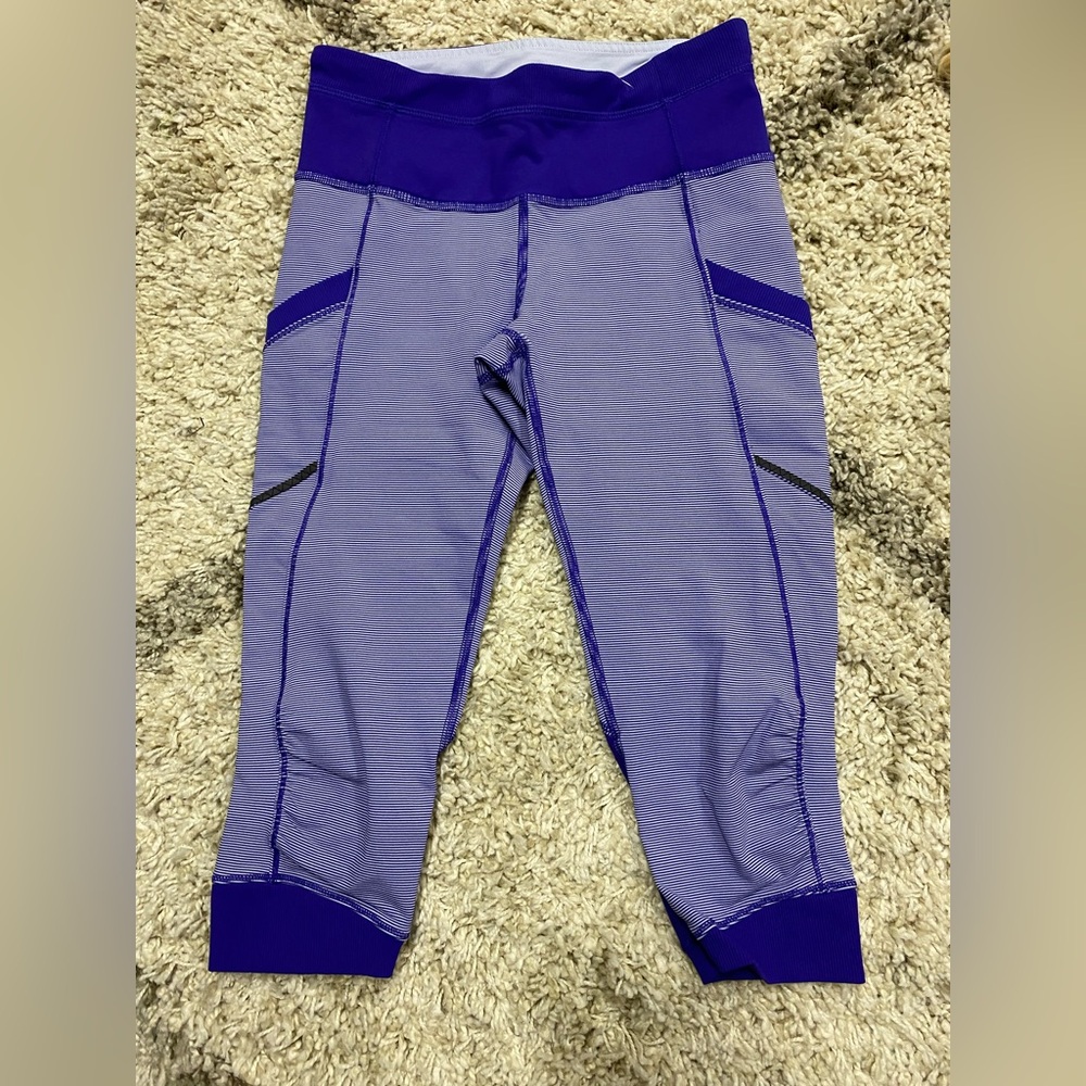 32 -Lululemon Run For Fun Crop
Wee Stripe Bruised Berry -17”inseam